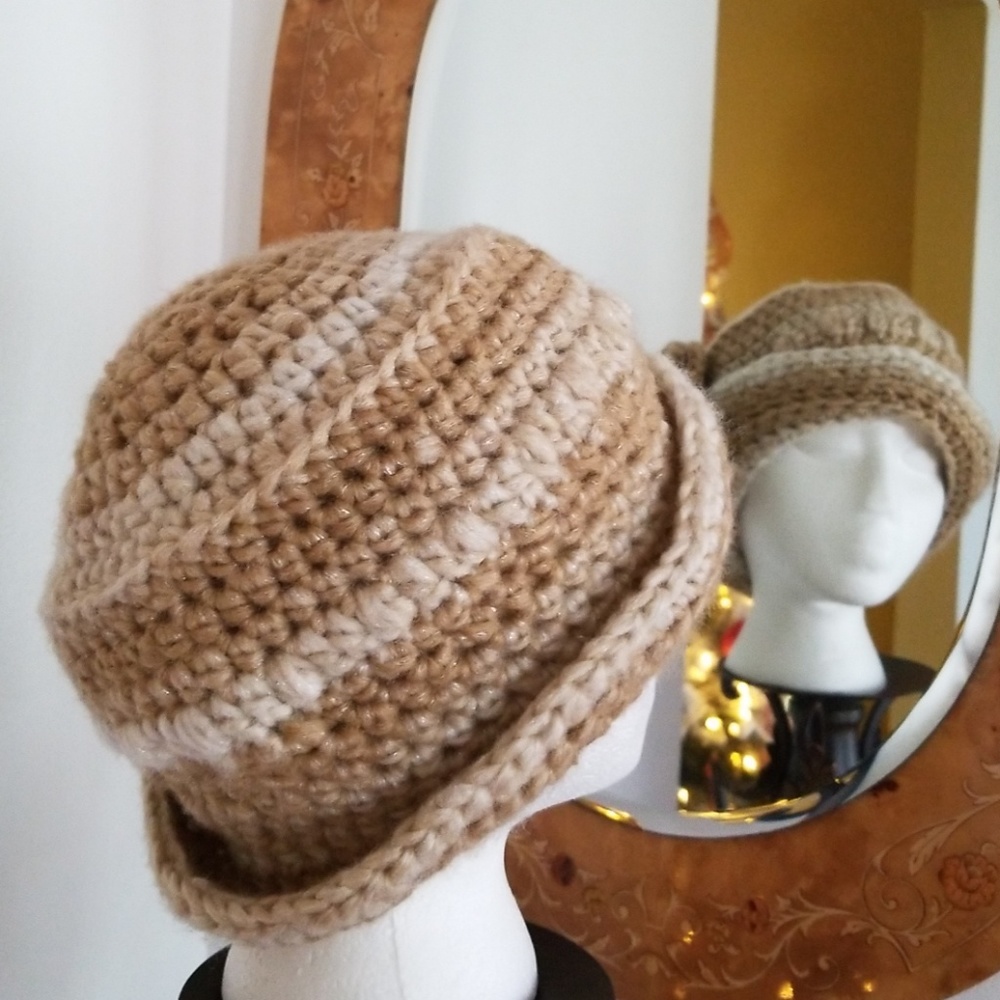 Handmade crochet hat - Picture 7 of 8